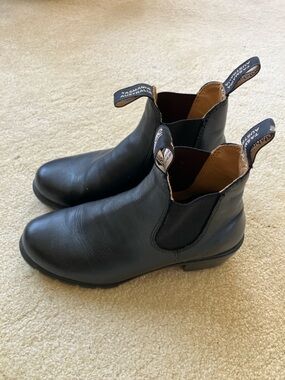 Blundstone Black Leather Heeled Chelsea Ankle Boots